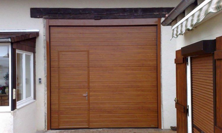 Portes de garage avec portillon central, à droite ou à gauche - Chalon-sur-Saône - Entreprise Bidaut Sébastien 